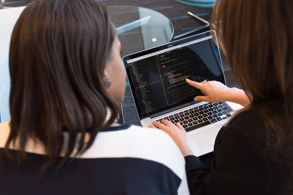 Cara Memanfaatkan API untuk Kustomisasi Sistem Bisnis Anda
